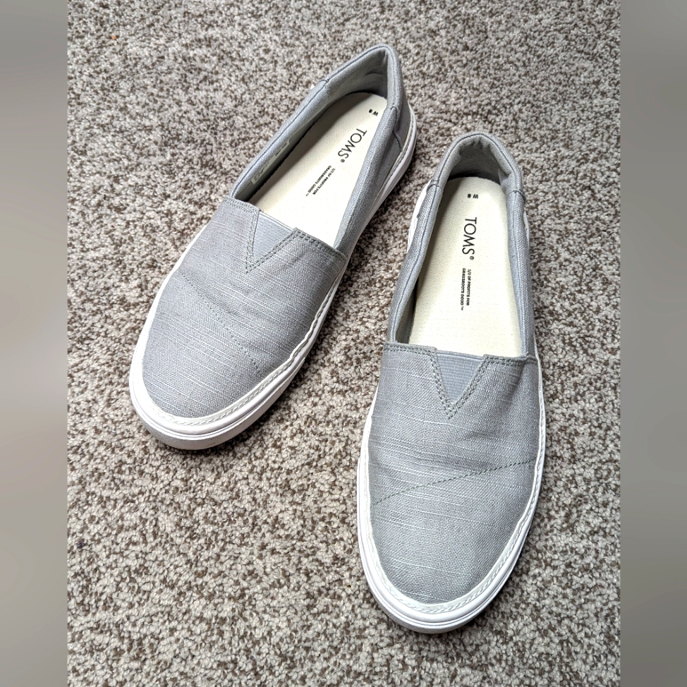 Toms Women Size 8 Ortholite Grey Slip On Athletic Shoes. In Great Condition.